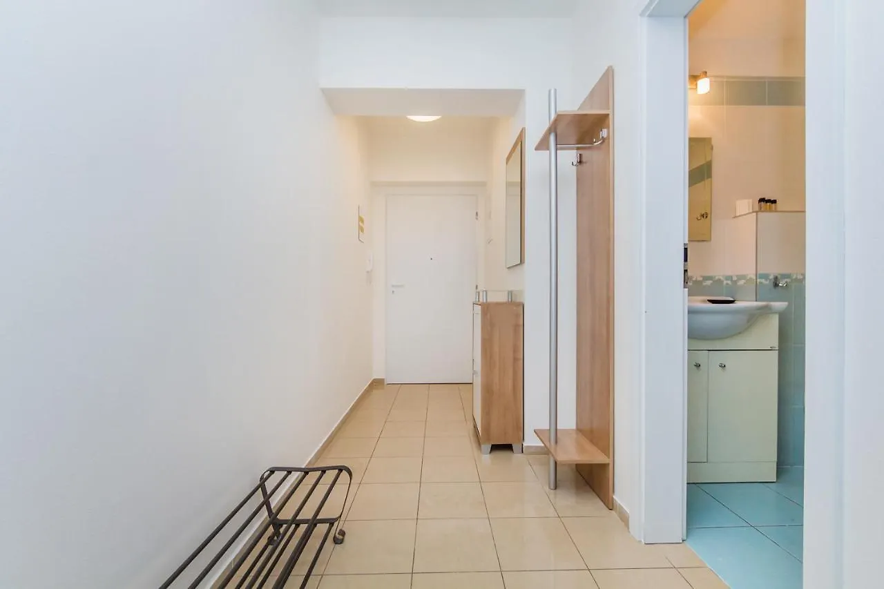 Apartment Heleny Malirove Prague